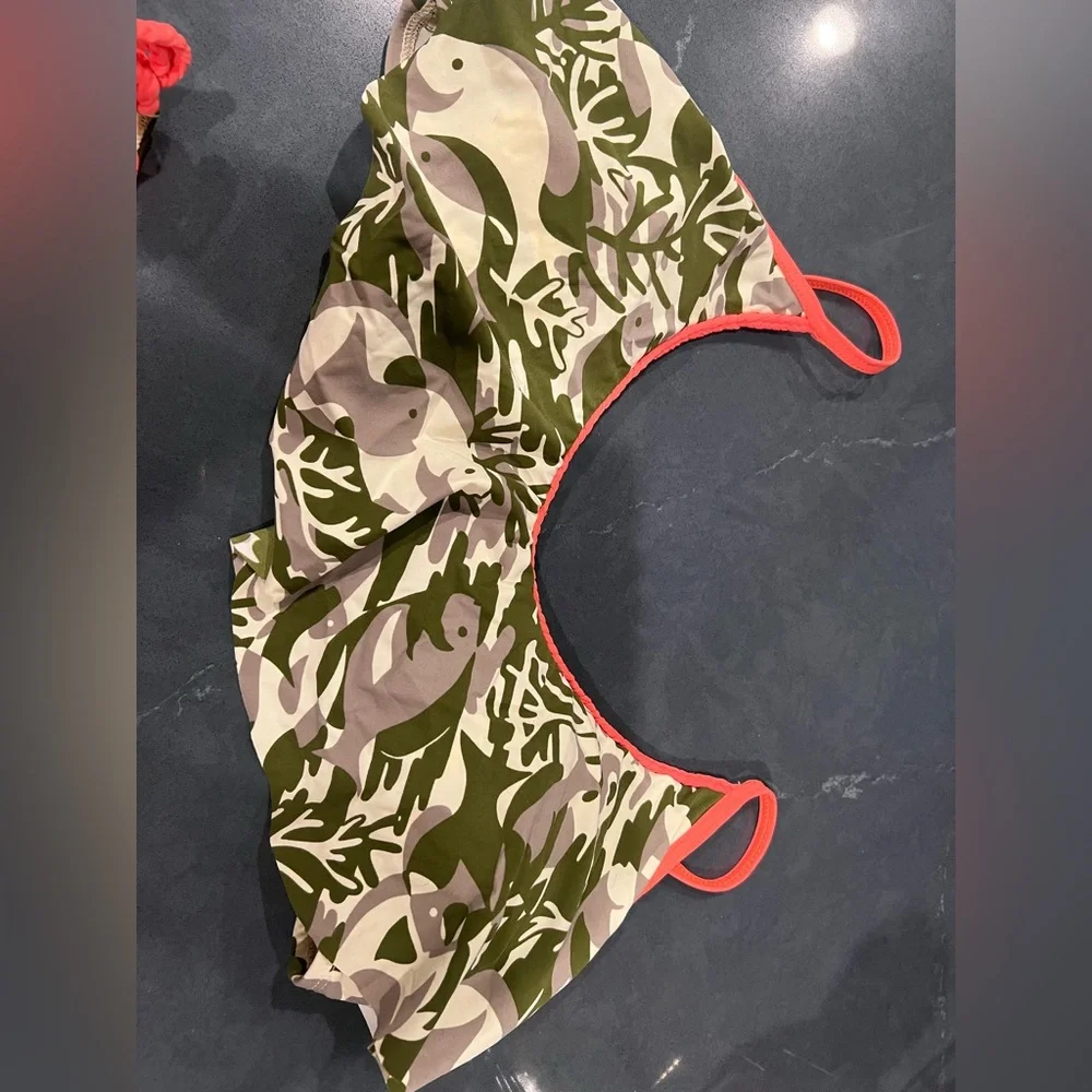 NWOT! Sperry Ruffle Bikini Top - Picture 4 of 10